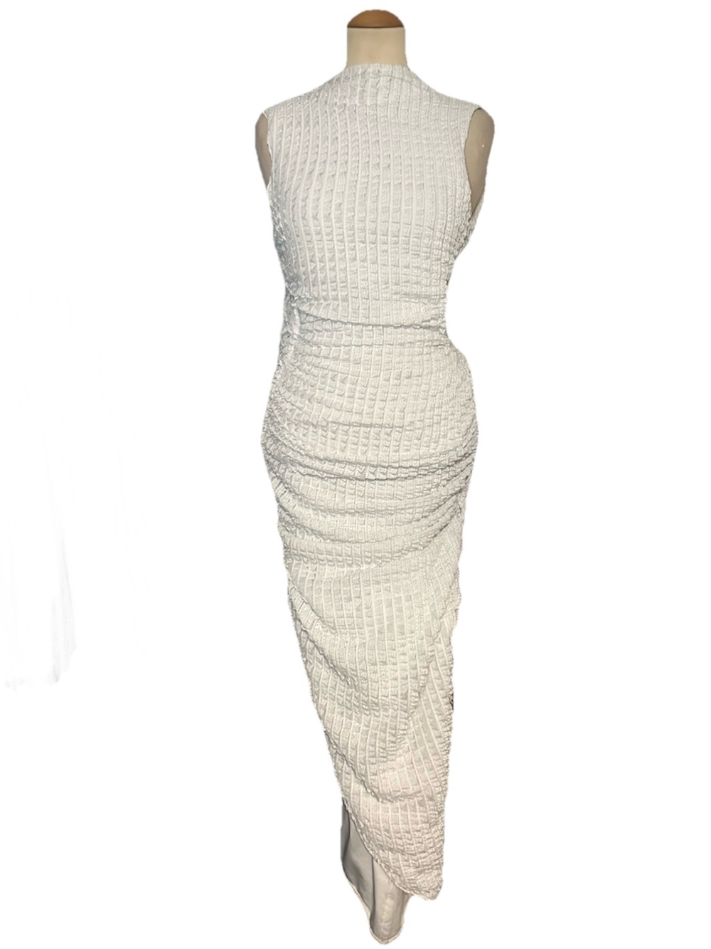 Akira Sleeveless Textured Cut Out Back Maxi Dress White Size Medium - Picture 2 of 6